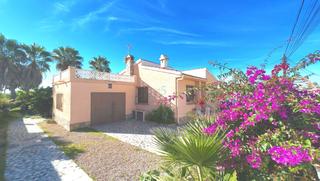 House  Avenida de las naciones. Chalet independiente de 3 dormitorios y 2 baños en rojales, con