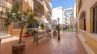 Piso  Avenida reina sofia. Fantástico apartamento de dos dormitorios en planta alta con gar