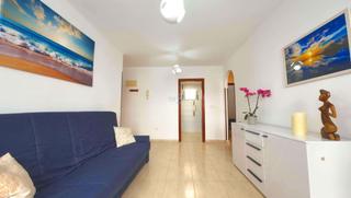 Piso  Calle los gases. Piso reformado de 2 dormitorios y 1 baño en tercera planta, con