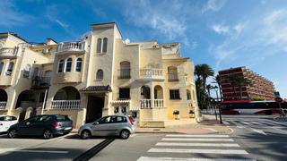 Appartement  Calle rabindranath tagore c. Este hermoso ático de dos dormitorios está perfectamente ubicado