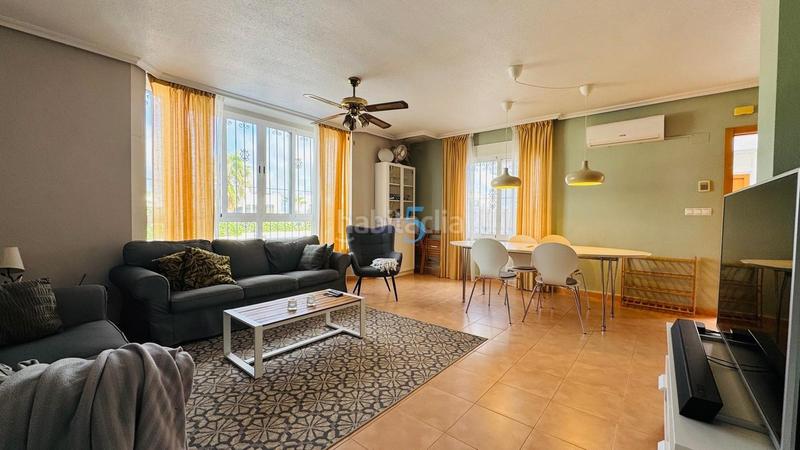 Foto 3c0b28eb-ee3a-470a-bd1f-f1bae6486e3f. Casa a schiera con piscina in Los Almendros Orihuela