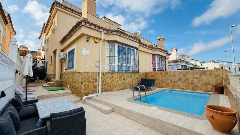 Foto 3d752bc5-35f7-4351-b97a-2a89fbece69d. Casa a schiera con piscina in Los Almendros Orihuela