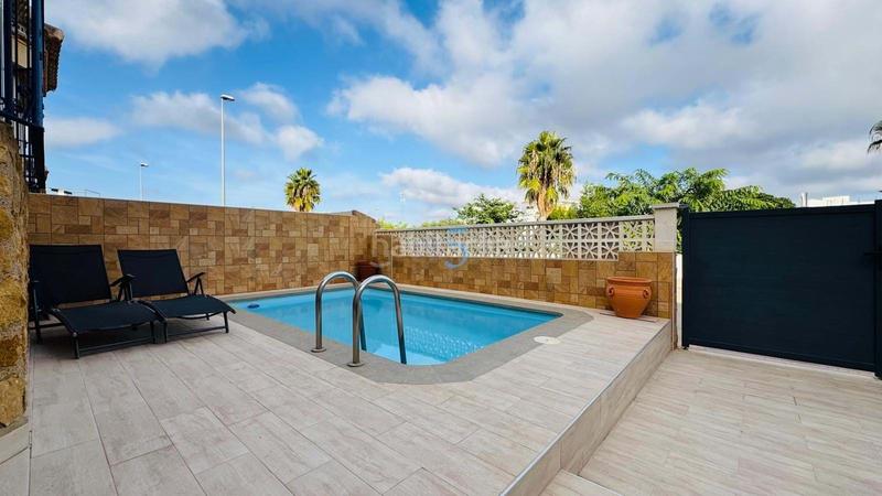 Foto 653d6606-1355-4213-a0d4-926c8316075e. Casa a schiera con piscina in Los Almendros Orihuela