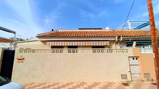 Casa  Avenida robleda. Bungalow de 2 dormitorios bellamente reformado con solárium priv