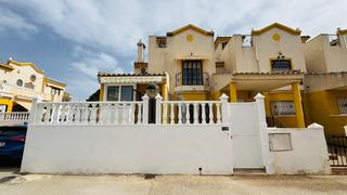 Pis  Avenida l'herba bona -. Esta hermosa casa de tres dormitorios y dos baños se encuentra e