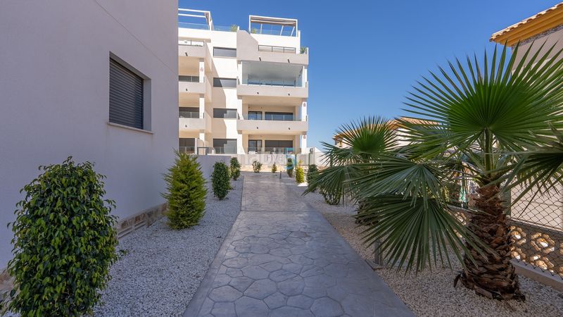 Foto 1202024b-475e-4923-a4b5-4eca3ec7024a. Pis amb piscina a Villamartín-Las Filipinas Orihuela