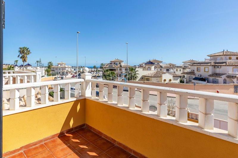 Foto 0a8e2628-d4d4-4908-99a9-5eb741e2e24b. Maison jumelée avec piscine dans Lomas de Cabo Roig - Los Dolses Orihuela