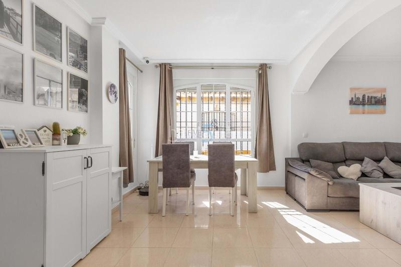 Foto ddb3a04d-f132-473f-a7e9-36253cdd2bd1. Maison jumelée avec piscine dans Lomas de Cabo Roig - Los Dolses Orihuela