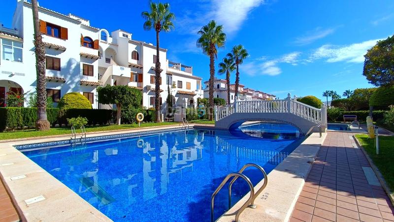 Foto cda2baa3-c488-4d00-aaae-3660d172b94b. Pis amb piscina a Rojales