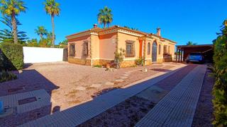 Casa  Calle santa pola. Preciosa villa independiente en un terreno de 1.050 m en fincas