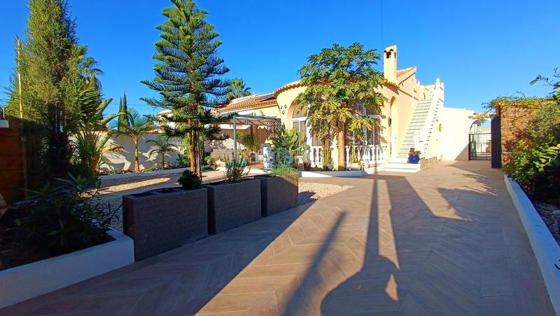 Foto ccdbbe77-634f-44dd-a2da-6c5de8e58a0c. Casa con riscaldamento piscina in Zona Carrefour - Urbanizaciones Torrevieja