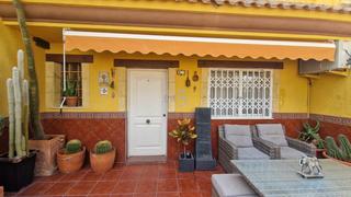 Casa adossada  C. juan carbajo santos. Espaciosa casa adosada de 3 dormitorios y 3 baños en una ubicaci