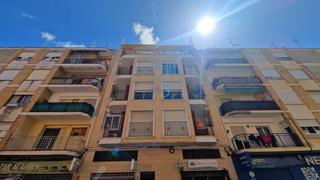 Etagenwohnung  Calle ntra. sra. de monserrate. Apartamento en primera planta de 3 dormitorios y 2 baños en el c