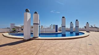 Piso  C. caritas. Céntrico apartamento de 2 dormitorios y 1 baño en torrevieja, a