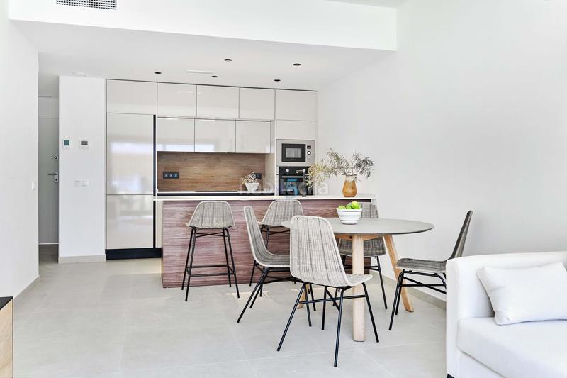 Foto 3445e9a8-b51f-487d-a7b6-d9fa6758a240. Flat with parking pool in Playa de los Náufragos Torrevieja