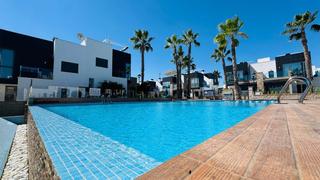 Appartement  Calle cabo de gata. Este ático de dos dormitorios bellamente presentado se encuentra