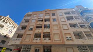 Piso  Calle  beniajan. Apartamento de 2 dormitorios y 1 baño en la 4 planta, orientació