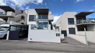 Pis  Calle chirrines /b. Este impresionante apartamento de dos dormitorios con orientació
