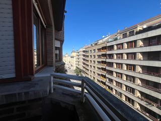 Pis  Olagibel kalea. Amplia vivienda en la mejor zona de olaguíbel.