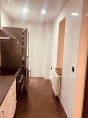 Flat in Centre. Planta baja en el centro de hospitalet con local