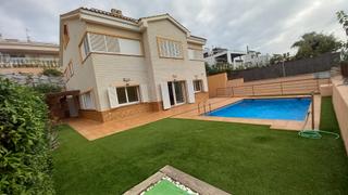 Chalet en Vilassar de Dalt. Casa independiente en venta en vilassar de dalt