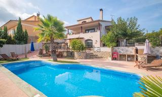 Chalet à Olèrdola. Vivienda situada en la tranquila urbanización de daltmar olerdol