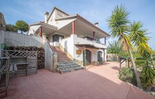 Chalet in Olèrdola. Vivienda situada en la tranquila urbanización de daltmar olerdol
