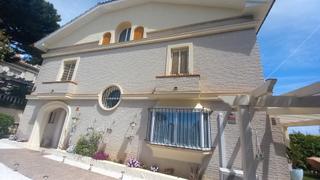 Maison jumelée à Premià de Dalt. Casa esquinera orientada al sol en premia de dalt