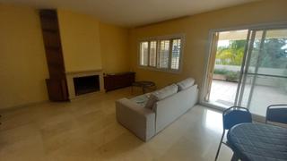 Casa aparellada a Premià de Dalt. Casa pareada con zona comunitaria en premia de dalt