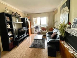 Piso en Carrer riu llobregat 18. Interesante piso de 84m2 con 3 habitaciones y ascensor