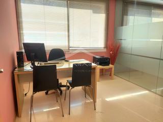 Location Bureau  Carrer de l'heura 2. Alquiler de oficina-despacho privado en centro de oficinas de vi