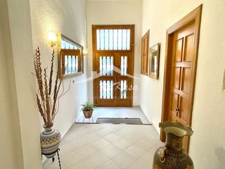 Maison jumelée  Carrer cinc. Casa de 420m2 (son dos pisos independientes de 125m2) y garaje d