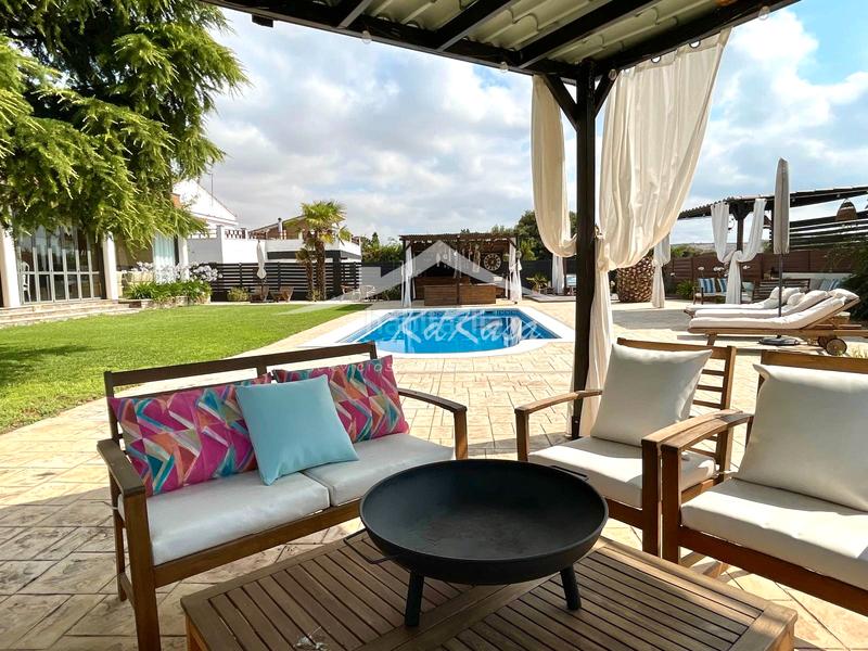 Foto 1059cf6c-348c-494d-98c4-f1eaf4af2fa5. Chalet con camino riscaldamento parcheggio piscina in Alpicat