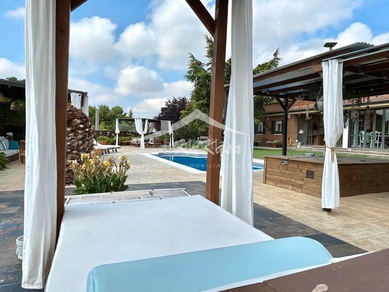 Foto 353581cc-0e61-499c-ab87-91ca178b50eb. Chalet con camino riscaldamento parcheggio piscina in Alpicat