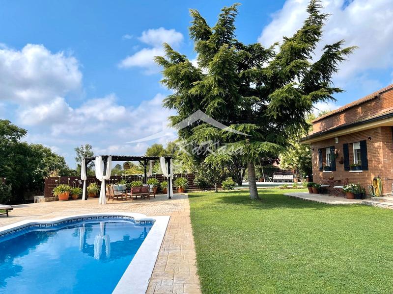 Foto 3e16bc57-c49a-44e5-8dbf-92327178e261. Chalet con camino riscaldamento parcheggio piscina in Alpicat