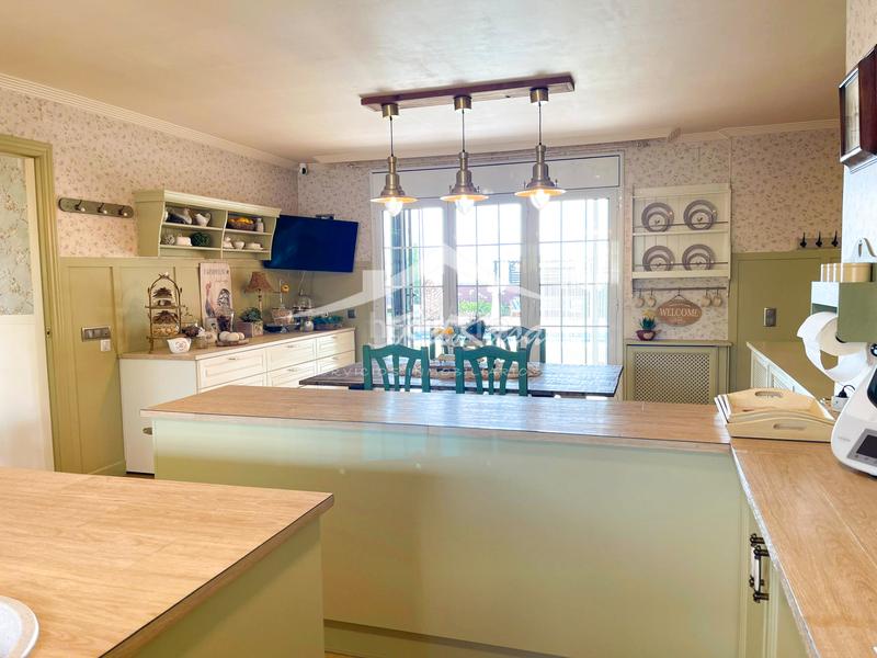 Foto b6229548-c49c-4eee-9870-969290058fc0. Chalet con camino riscaldamento parcheggio piscina in Alpicat