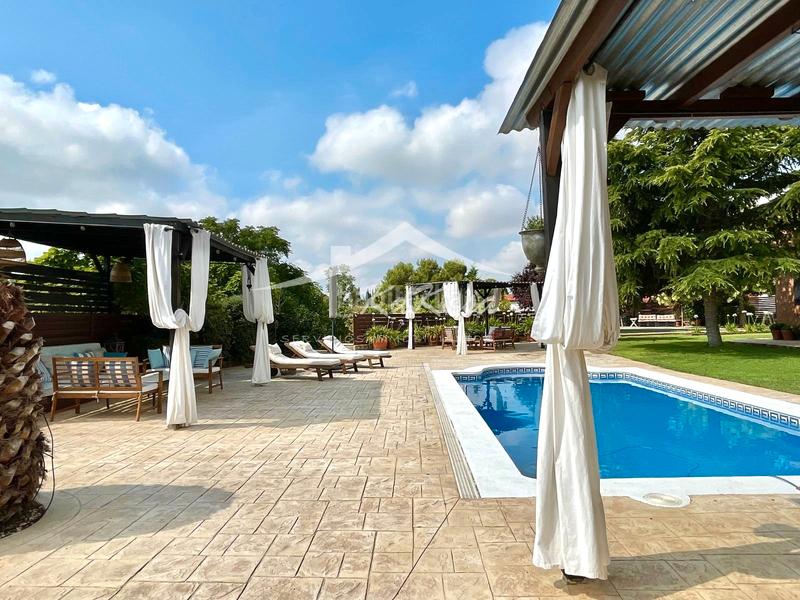 Foto bbede250-5fa9-475b-9fa9-0faa5745a3ad. Chalet con camino riscaldamento parcheggio piscina in Alpicat