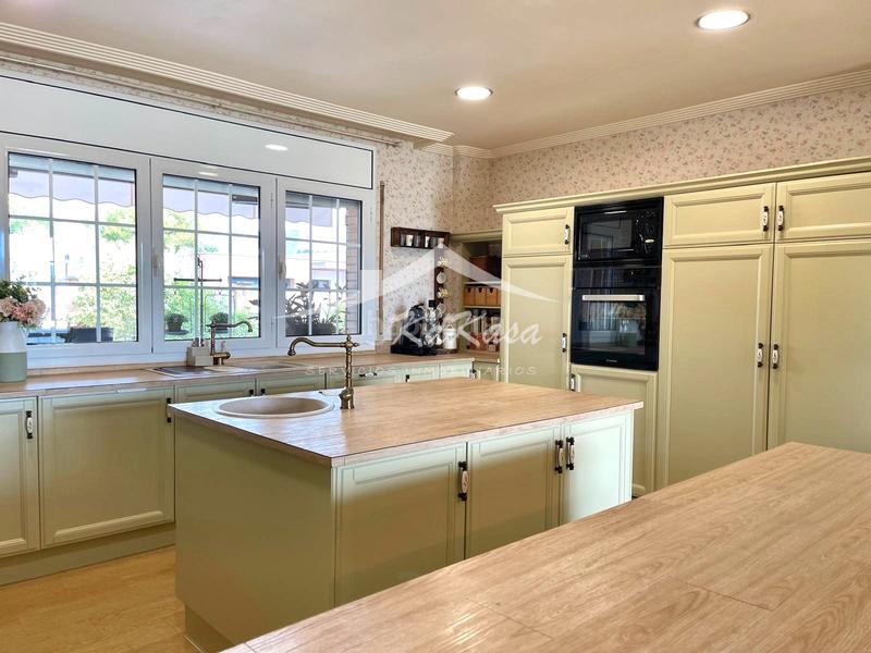 Foto cb7953cf-4c92-4041-9d8f-64e290973106. Chalet con camino riscaldamento parcheggio piscina in Alpicat