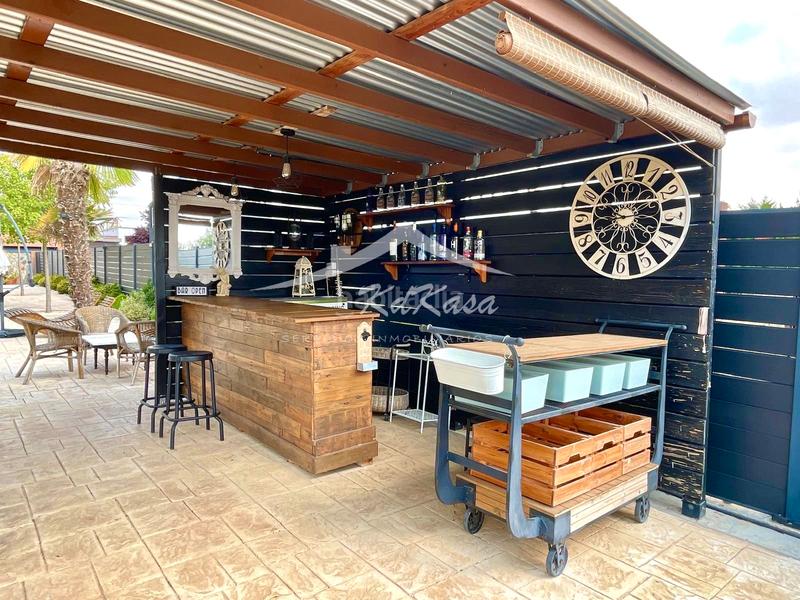 Foto dee9add6-14b7-42d4-be72-3049b6156833. Chalet con camino riscaldamento parcheggio piscina in Alpicat