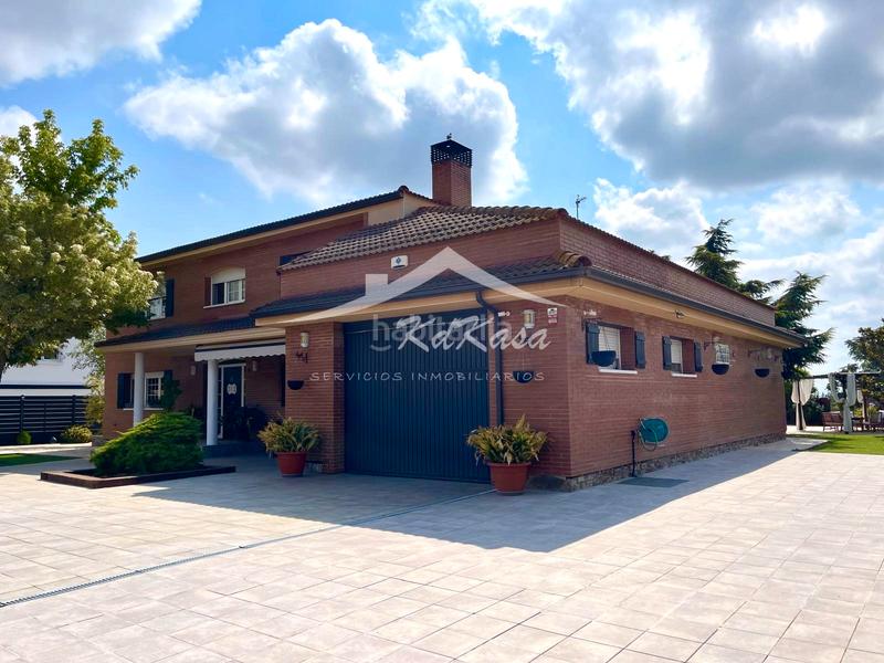 Foto e0a63762-8aaf-4a37-b54a-748628d680c2. Chalet con camino riscaldamento parcheggio piscina in Alpicat