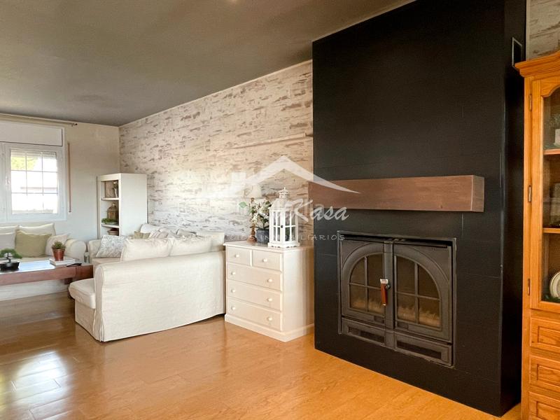 Foto fca5b46e-b64b-473d-a3fa-3ef9dba43a8c. Chalet con camino riscaldamento parcheggio piscina in Alpicat