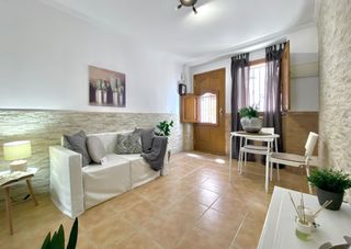 House  Calle sant joan. Casa de pueblo en venta el casco antiguo de pu�ol