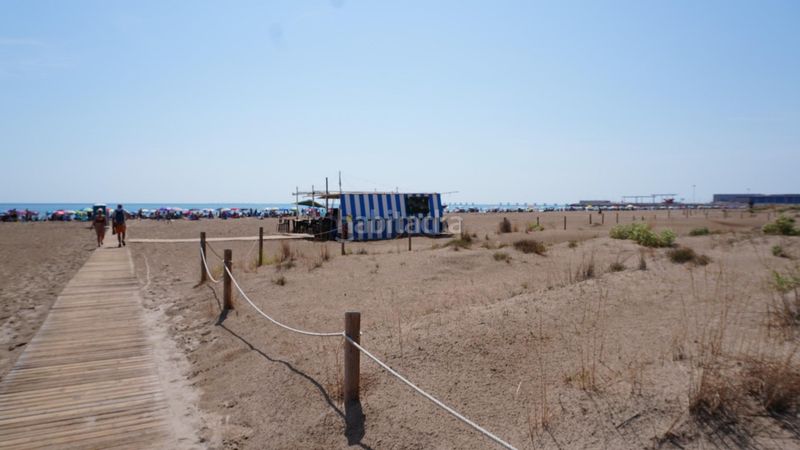 Foto ee5f89db-5ec9-4c7e-95be-e23172b5f55c. Casa aparellada amb calefacció a playa puerto de Sagunto Sagunt