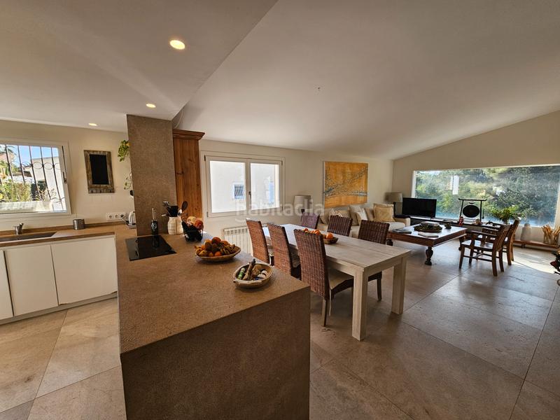 Foto 0b7fd905-063e-4889-a844-98c45eb669ab. Chalet villa moderna con vistas a la zona verde en Calvià