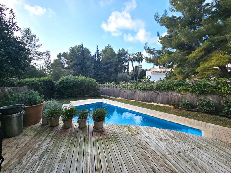 Foto a57108fd-da4a-42aa-a037-f4d414806f34. Chalet villa moderna con vistas a la zona verde en Calvià