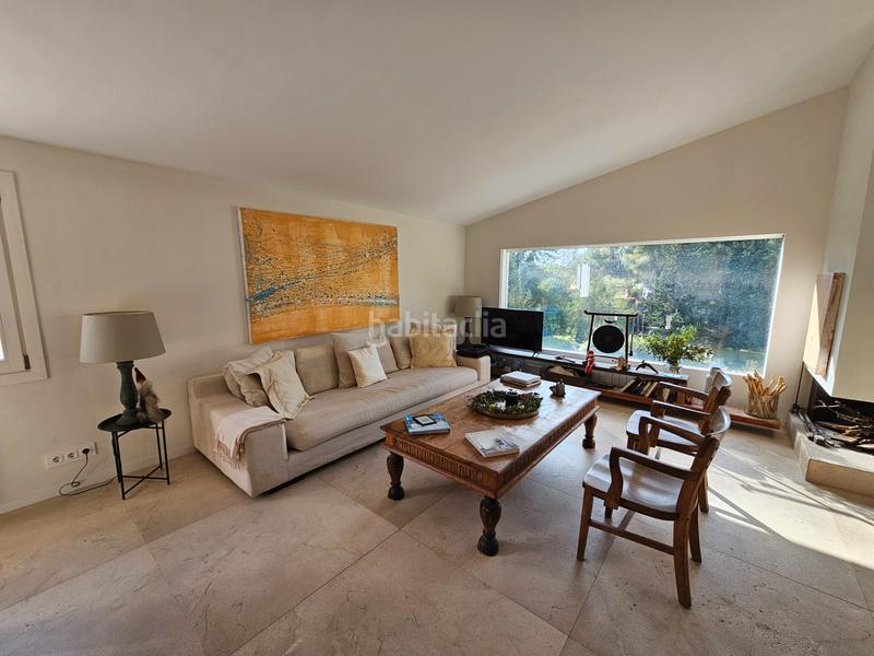 Foto b22ff3ab-009d-4c06-a13c-22663cb7d6fd. Chalet villa moderna con vistas a la zona verde en Calvià