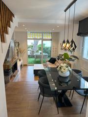 Maison jumelée à Los Pinos-Politur. Adosado en venta en urbanización  politur, 3 dormitorios.