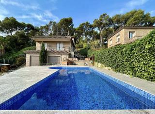 Maison à Torre Valentina-Mas Vilar de La Mutxada-Treumal. Casa en venta en urbanización, 4 dormitorios.