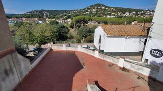 Casa a Poble. Casa pueblo en venta en urbanización, 5 dormitorios.