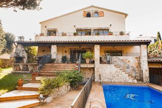 Maison à Castell d´Aro. Casa en venta en afueras, 7 dormitorios.